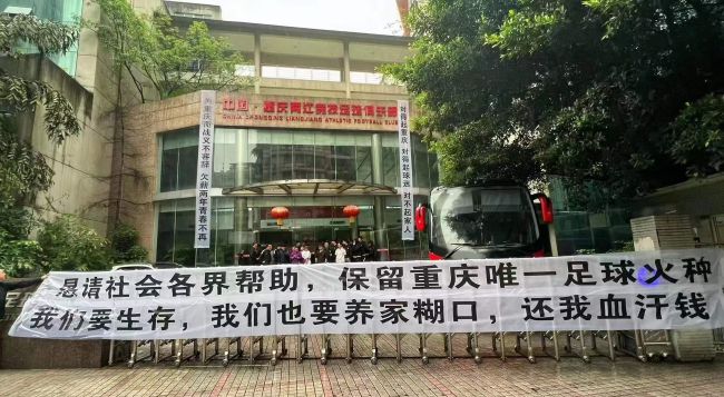 同时将每家俱乐部的非沙特籍球员数量从目前8人增加至10人，每场比赛中单支球队最多可有8名非沙特籍球员参赛，以上修改将从2024/25赛季开始生效。